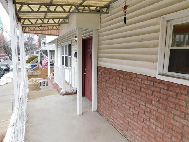 Building Photo - 21 W 14th St