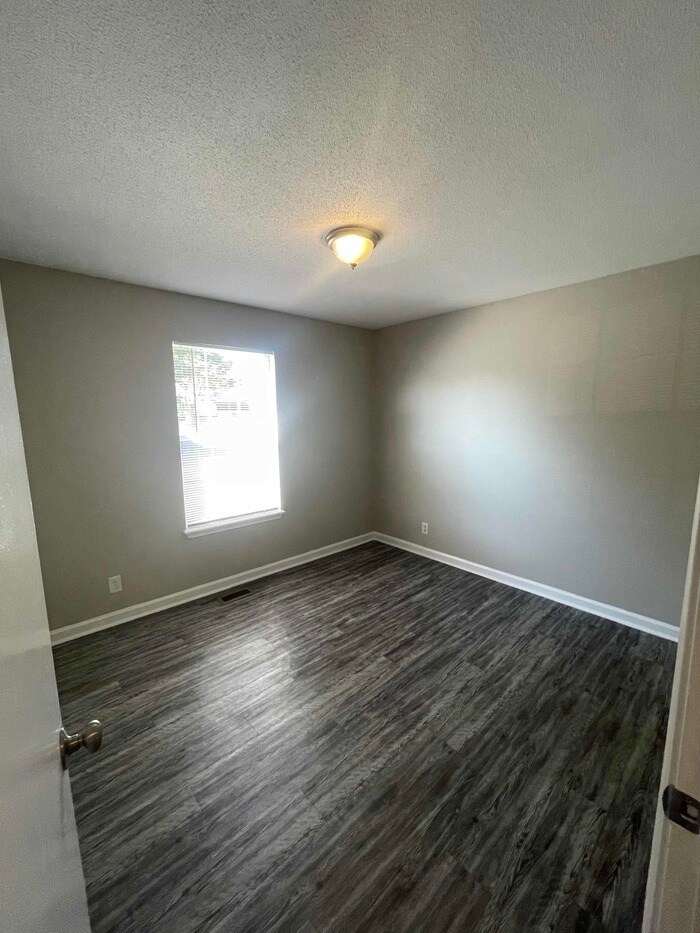 Building Photo - 641 Miles Ct