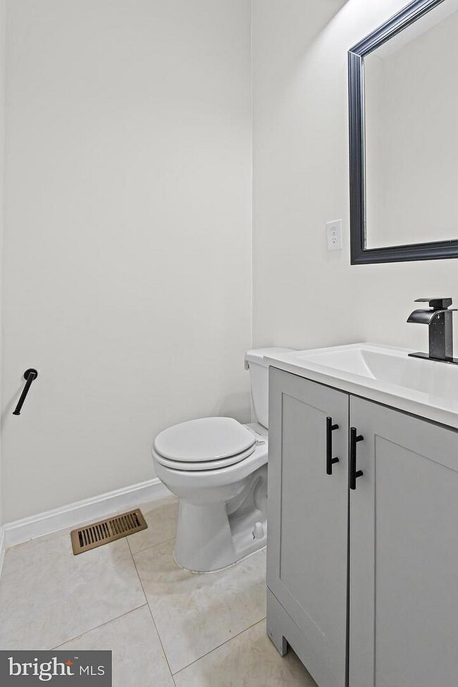 Building Photo - 4 Bedrooms 3 Bathrooms
