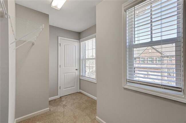 Building Photo - 1237 Foxcroft Ln