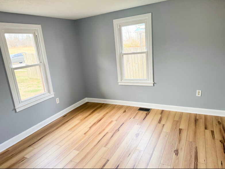 Building Photo - 2866 W Blue Lick Rd