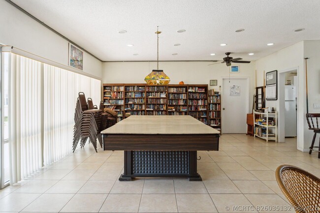 Building Photo - 1516 S Lakeside Dr