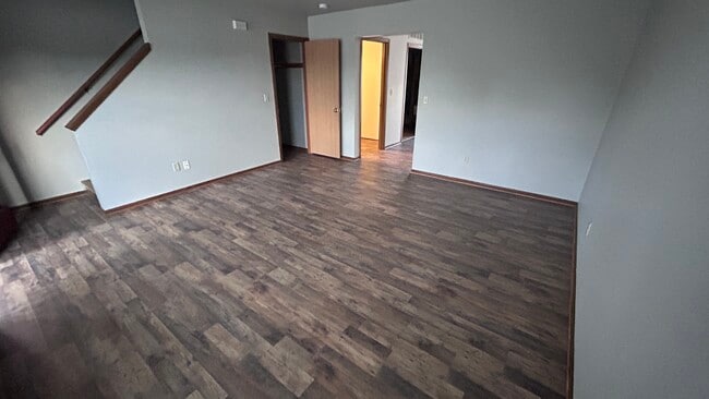 Building Photo - 425 E Monroe Ave