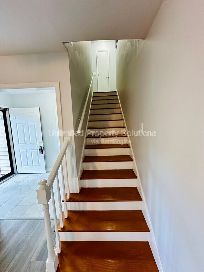 Building Photo - 420 Rose Ave