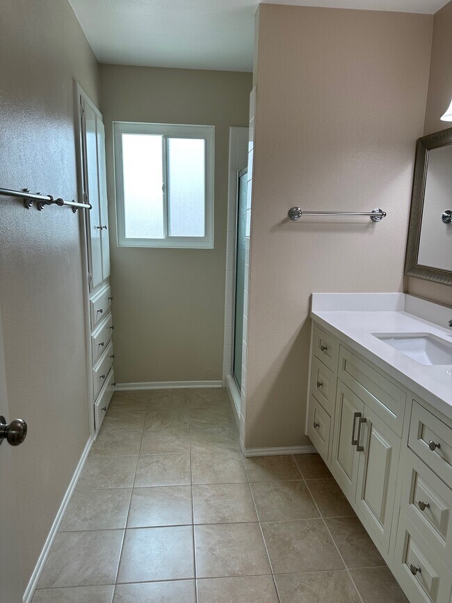 Building Photo - 1393 Scotch Cir