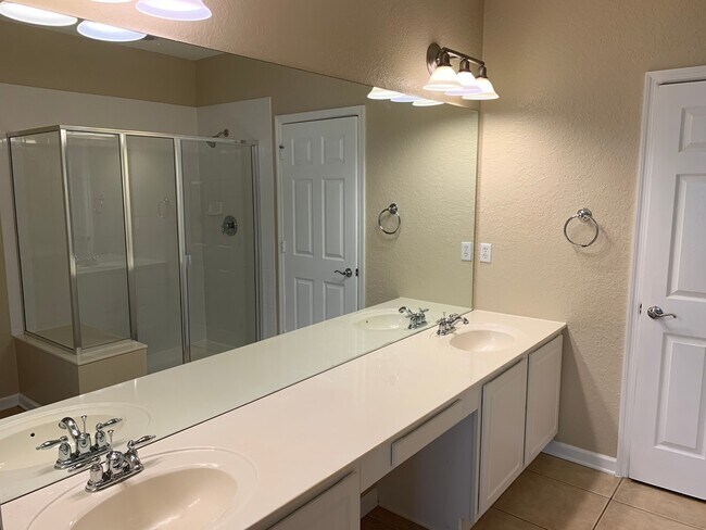 Building Photo - 5022 Maxon Terrace