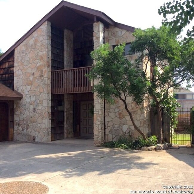 Primary Photo - Great Location! 2 Bedroom 2 Bath in Shavan...