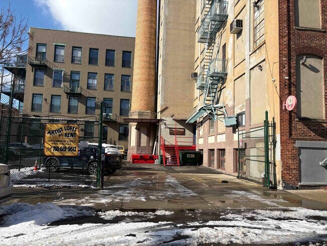 Building Photo - 126 Webster Ave