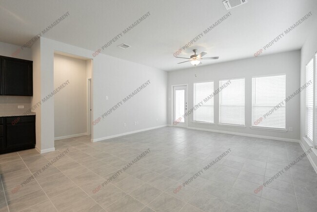 Building Photo - 424 Poplin Ln