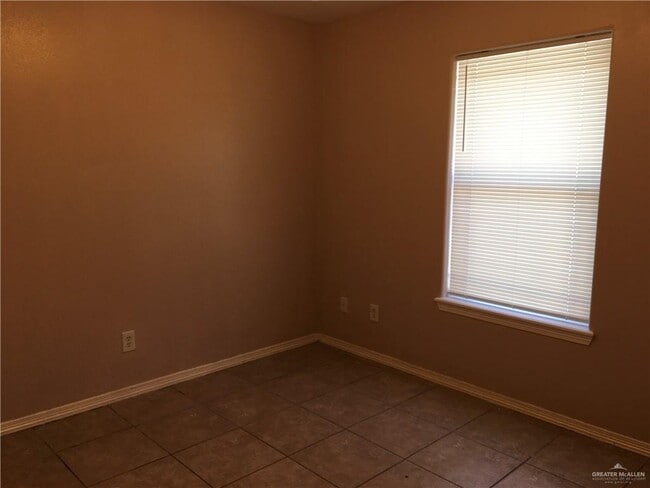 Building Photo - 12 E Diamondhead Ave