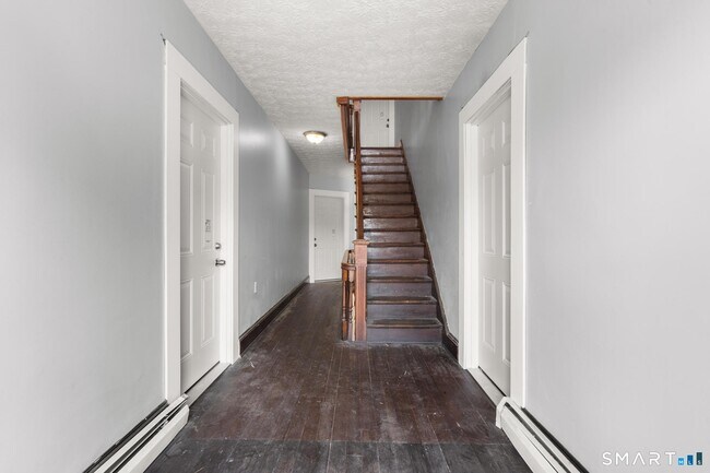 Building Photo - 66 Standish St