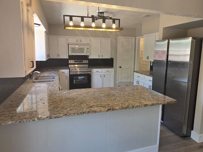 Building Photo - Charming 3-Bedroom Home on Spacious Lot Ne...