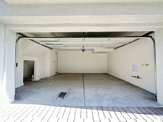 Building Photo - 3341 Esker Rdg Ave