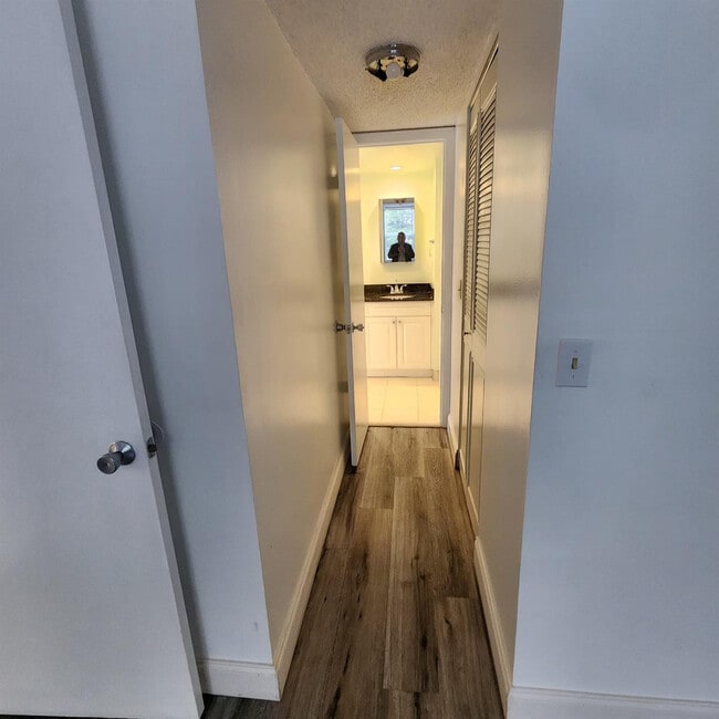 Building Photo - 9430 Poinciana Pl