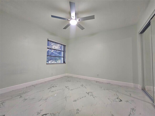 Building Photo - 2232 N Cypress Bend Dr