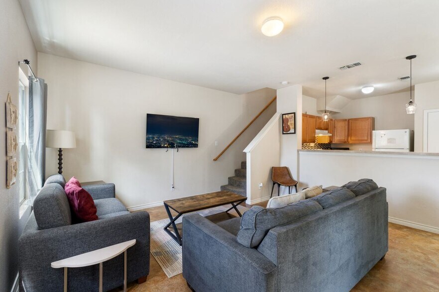 Building Photo - 7807 Kingsbury Wood