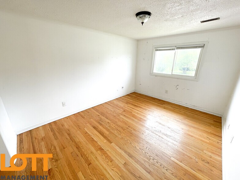 Building Photo - 120 Pueblo St #D