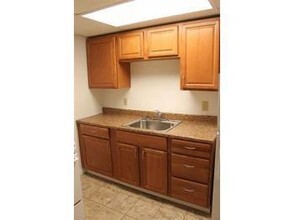 Building Photo - 2BR/1BA Apartment - Cleveland Heights