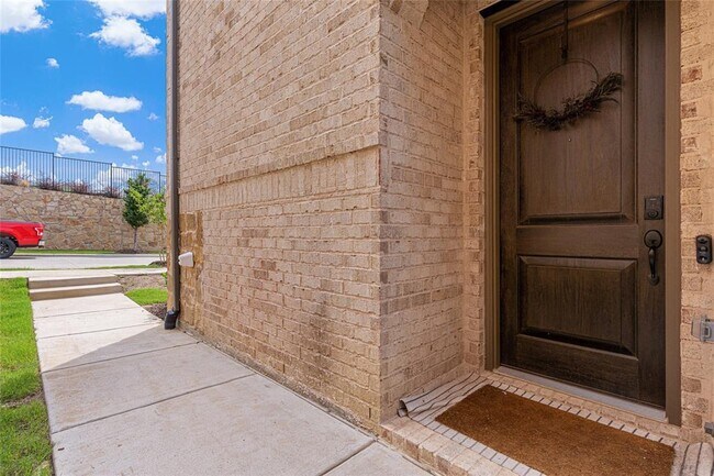 Building Photo - 233 Bridgewater Ave