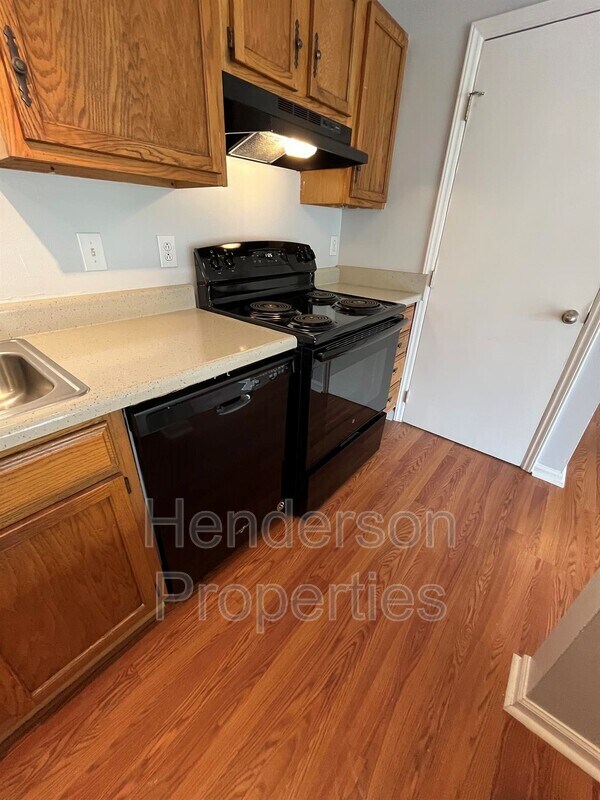 Building Photo - 9501 Shannon Green Dr