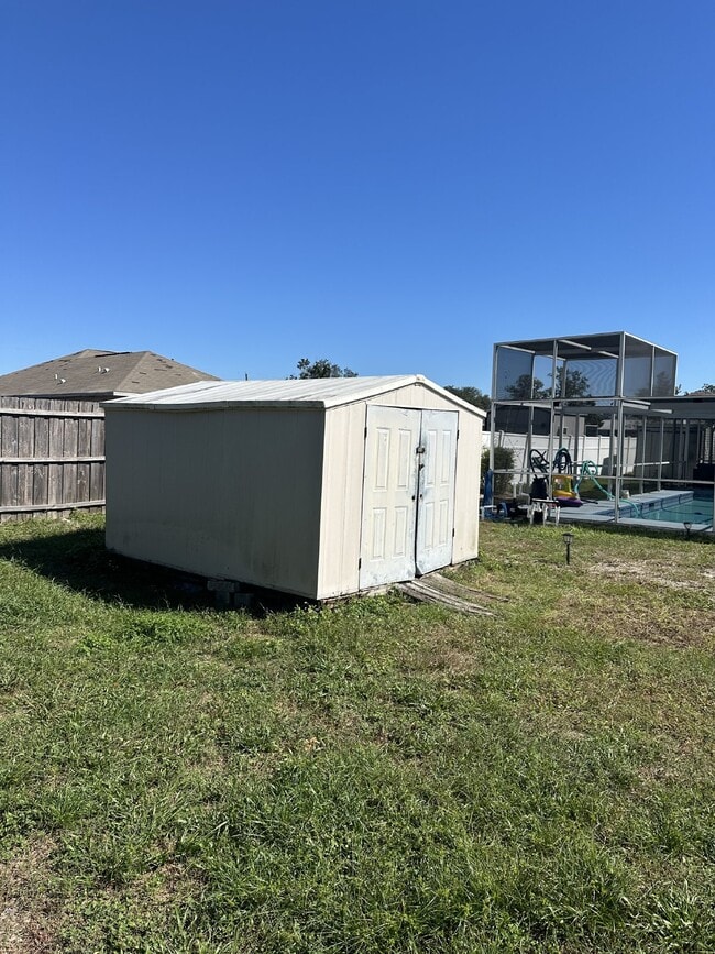 Building Photo - 5 Bedroom, 2 Bathroom Single Family Home F...