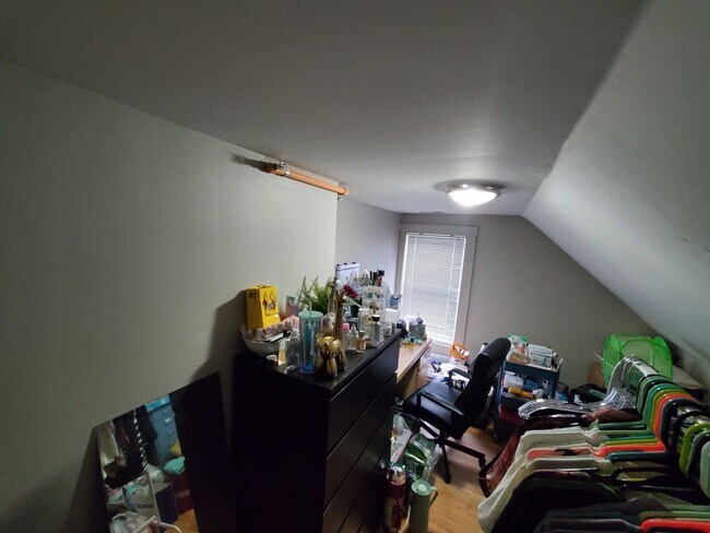 Building Photo - Nicely gut renovated 5 bed townhouse with all the extras!