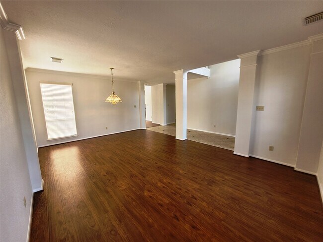 Building Photo - 17403 Canyon Knoll Dr