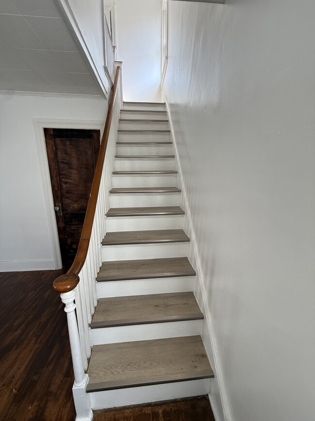 Building Photo - 2532 Glen Terrace