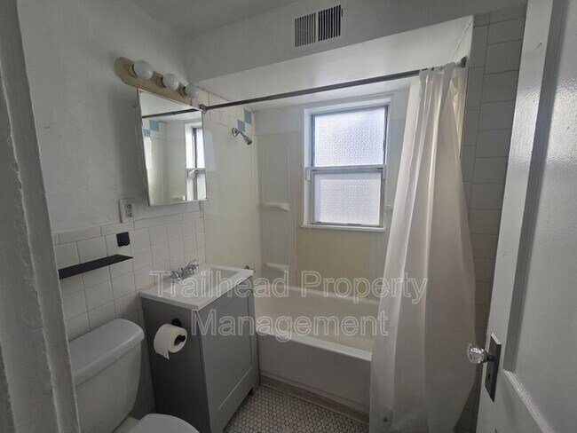 Building Photo - 4006 Warwick Blvd