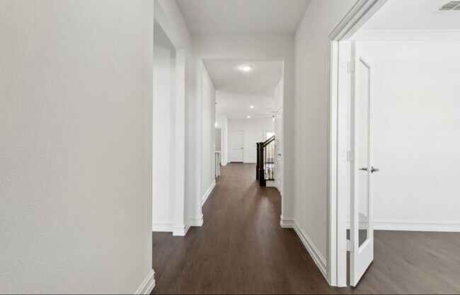 Building Photo - 4944 Ripley Ave