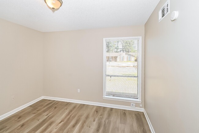 Building Photo - 1247 Ryanwood Ave