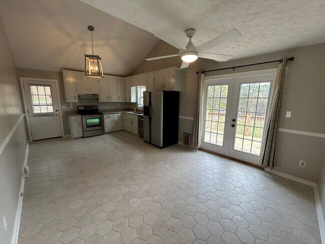Building Photo - 29 Arrowhead Dr SE
