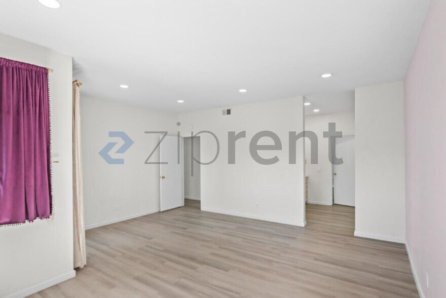 Building Photo - Unit 101