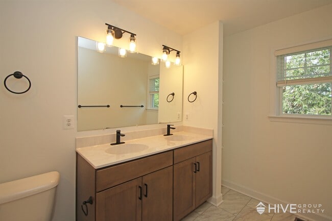 Building Photo - 1423 Palomino Trl