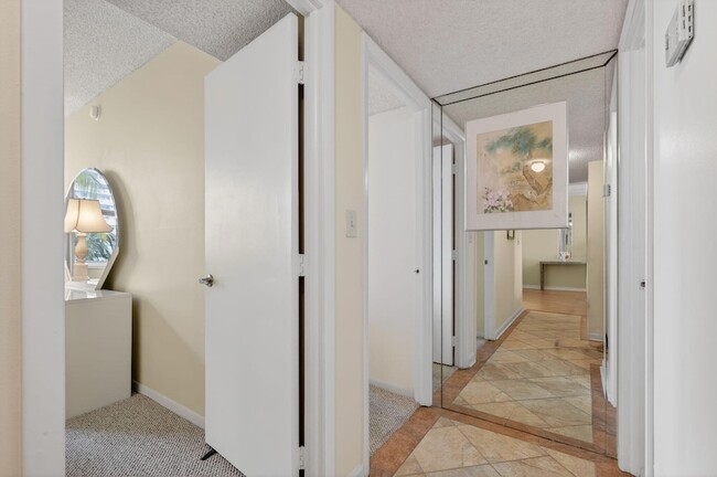 Building Photo - 1009 N Ocean Blvd