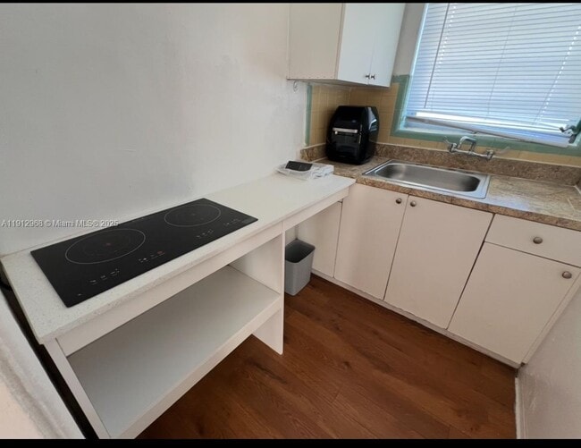 Building Photo - 6949 Byron Ave