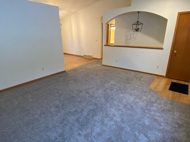 Building Photo - Updated 4-Bedroom, 3-Bath Home with Walk-Out Basement