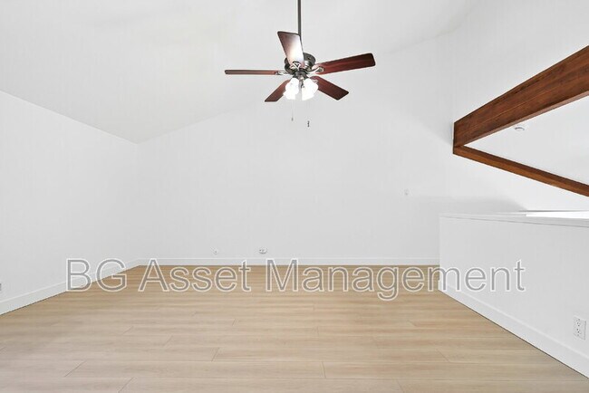 Building Photo - 2079 Ascot Dr