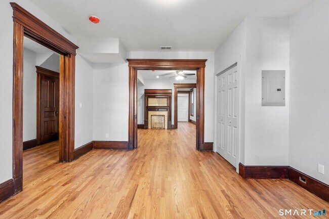 Building Photo - 548 Ferry St