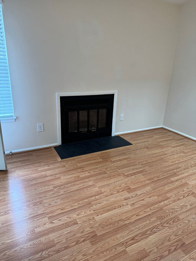 Building Photo - Thalia Station