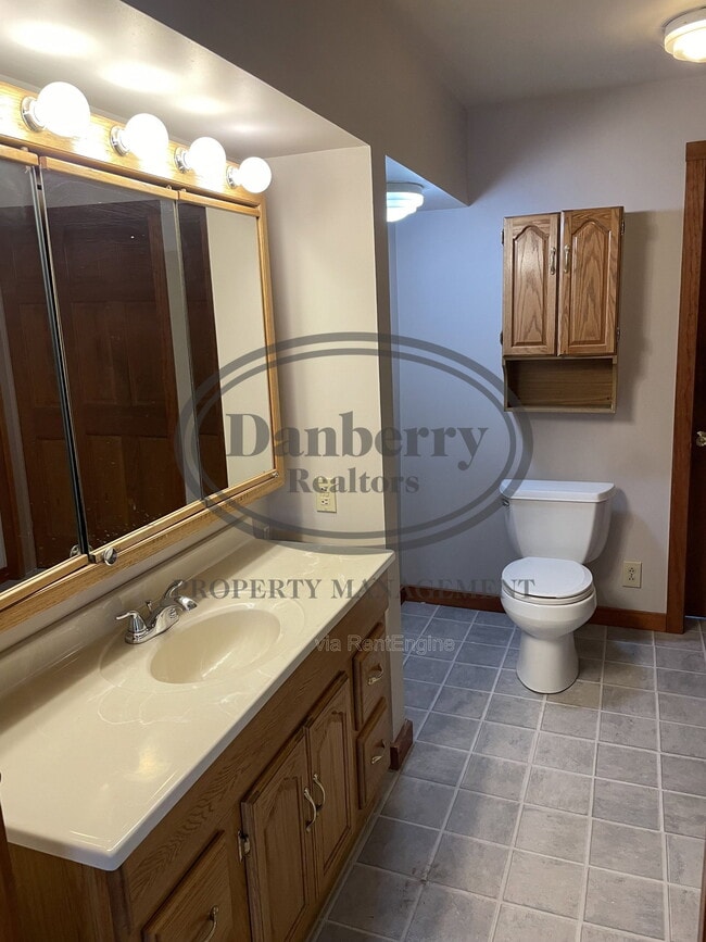 Building Photo - 606 South St