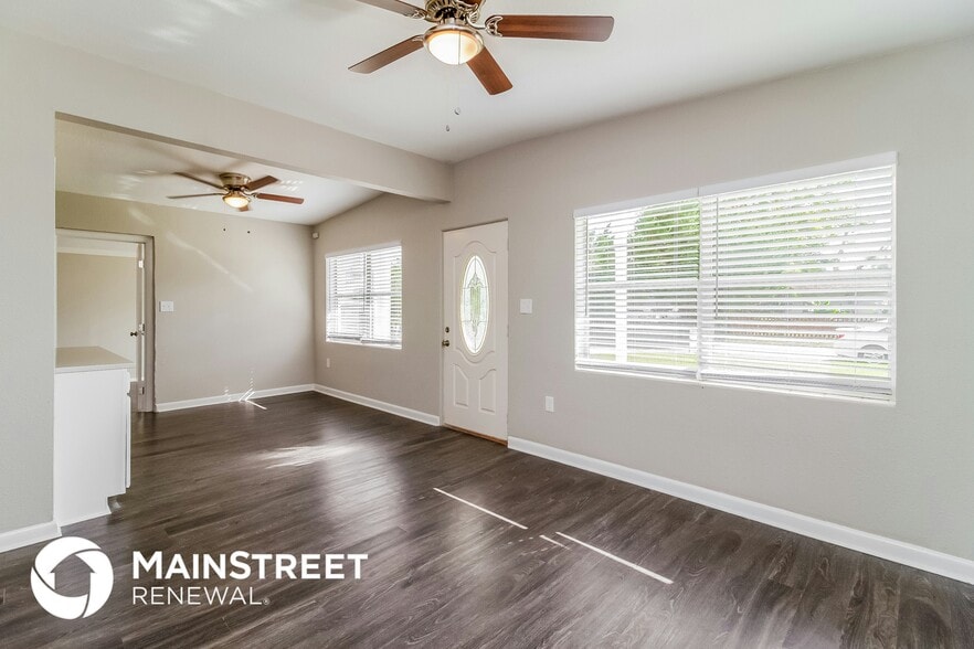 Building Photo - 2141 Ridge Dr