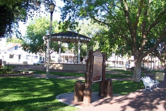 Building Photo - OLD TOWN AMAZING 2 Bedroom 2/BA 1.5/BA 2/Story 1475/SF Townhouse