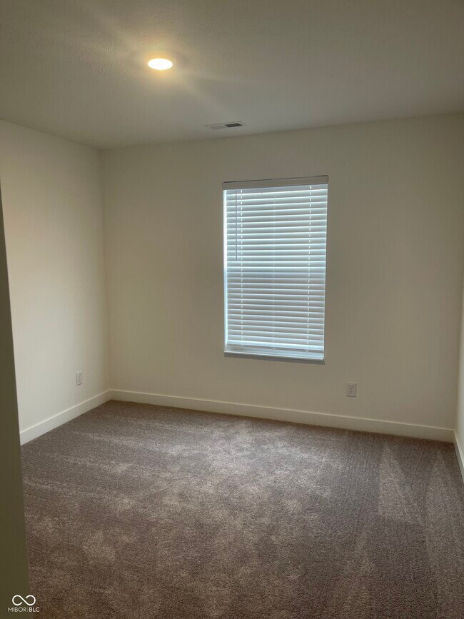 Building Photo - 1717 Woods Edge Dr