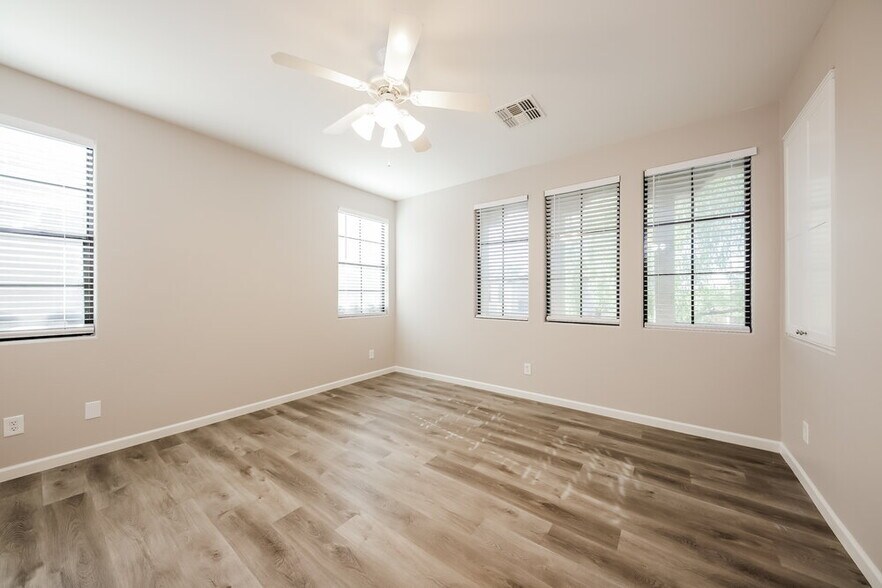 Building Photo - 2362 W Sleepy Ranch Rd