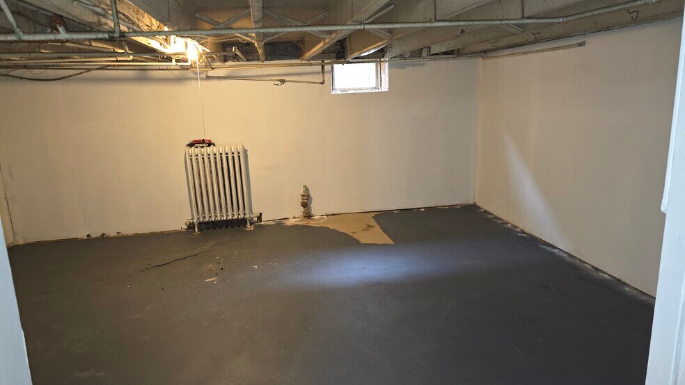 Building Photo - 1424 Lancaster Ave