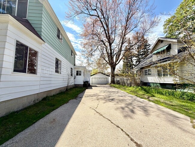 Building Photo - 1165 W Dale Ave