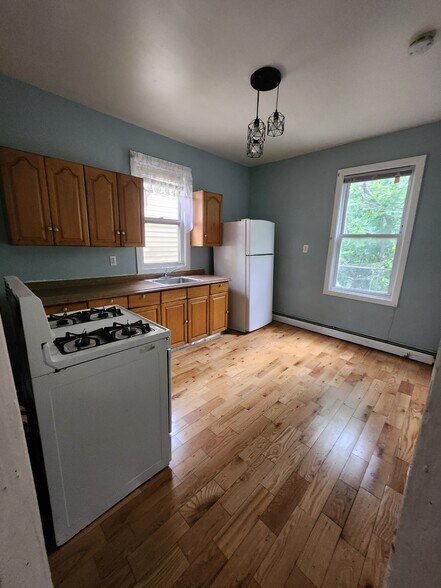 Building Photo - 183 Wegman Pky