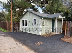 Building Photo - Central Rosville Home- 1 Bed, 1 Bath House - Appliances Included