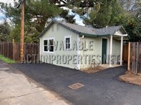 Building Photo - Central Rosville Home- 1 Bed, 1 Bath House - Appliances Included
